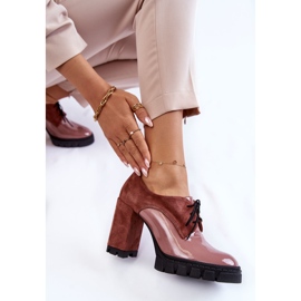 PA2 Muodikkaat mokkanahkaa ja lakatut saappaat vaaleanpunaisella carisa alustalla vaaleanpunainen 1