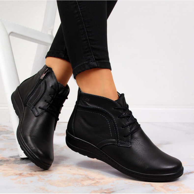 Mustat eristetyt nahkasaappaat mustat Helios 612-2 2