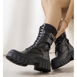 Musta naisten trappers Station 1