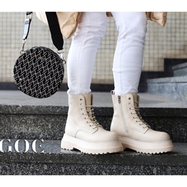 Nahkasaappaat alustalla eristetty beige Goe KK2N4066 1