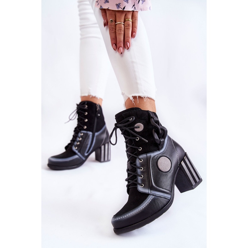 Naisten nahkasaappaat Maciejka 05599-01 Musta monivärinen 2