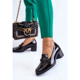 Vinceza Nahkapumput pylväässä mustalla semila-koristeella 1