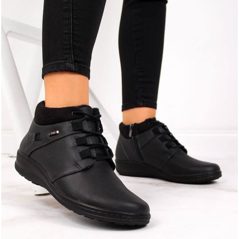 Eristetyt nahkasaappaat Helios W H521A musta 2