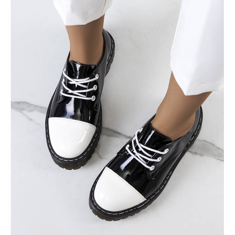 PA1 Mustaksi lakatut Cardin-kengät valkoinen 1