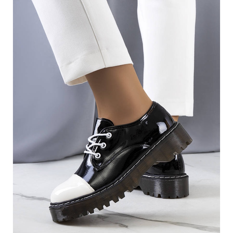 PA1 Mustaksi lakatut Cardin-kengät valkoinen 2