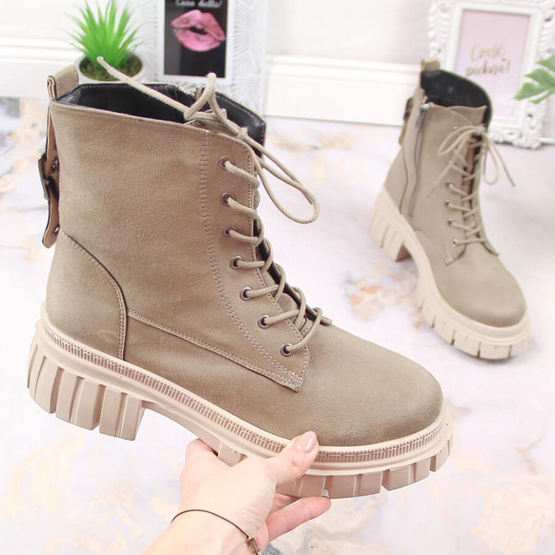 Naisten mokkanahkatyöläiset beigellä pehmustetulla alustalla T.Sokolski 1