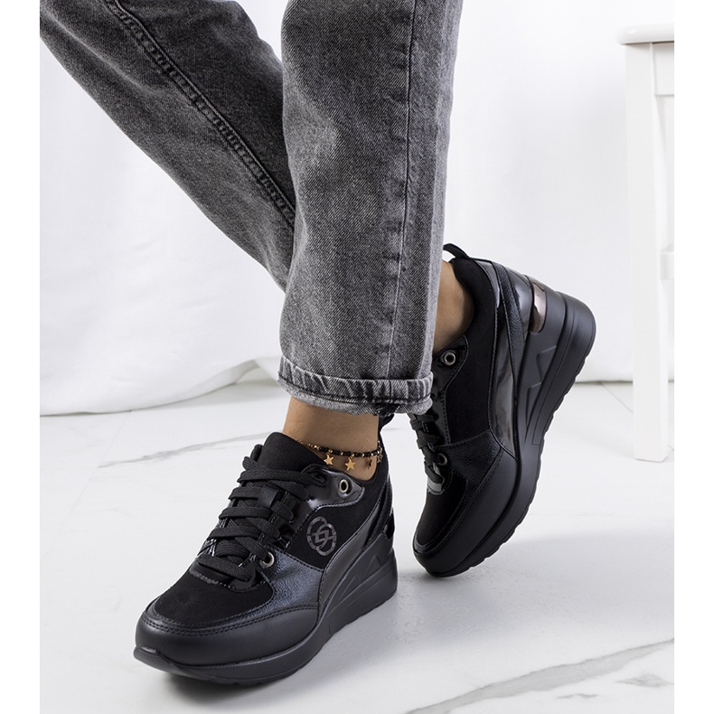 PA1 Didianan mustat tennarit 1