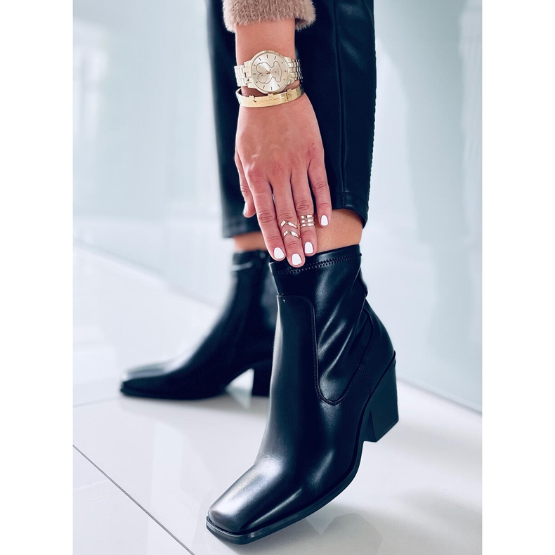 PA1 Arya Blackin korkokengät musta 2