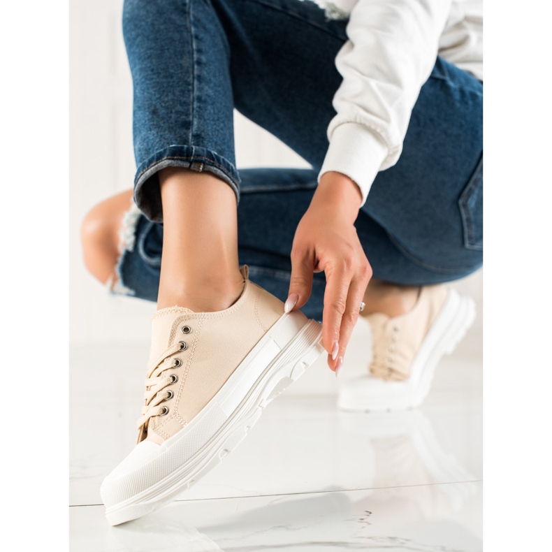 TRENDI Beiget lenkkarit alustalla 1