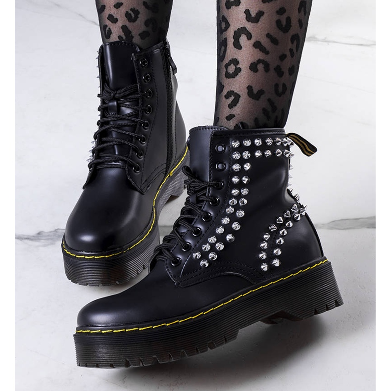 PA1 Mustat saappaat Castello-nastoilla 2