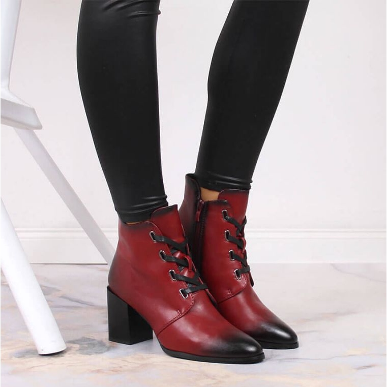 Daily Power Saappaat pylväässä eristetty M.Daszyński W SAN10B punainen 2