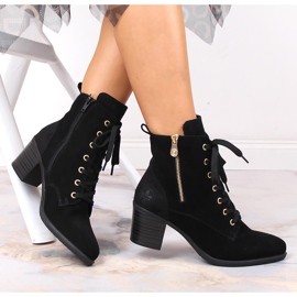 Mustat Rieker Y2022-00 mokkanahkasaappaat tolppassa 1 Mustat Rieker Y2022-00 mokkanahkasaappaat tolppassa 1