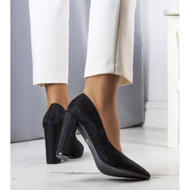 PA1 Mustat pumput Theissin postauksessa 1