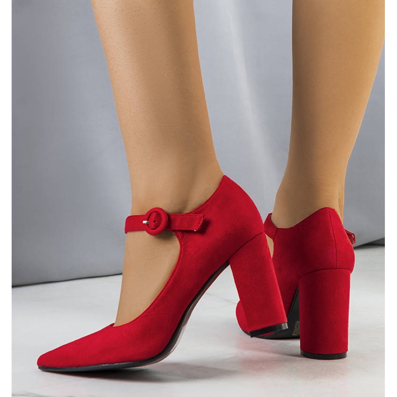 PA1 Punaiset pumput Keller-postissa punainen 1