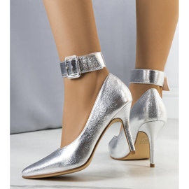 PA1 Hopeanväriset metalliset Janin-neulat 1