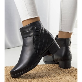 BM Larryn mustat eristetyt saappaat 1