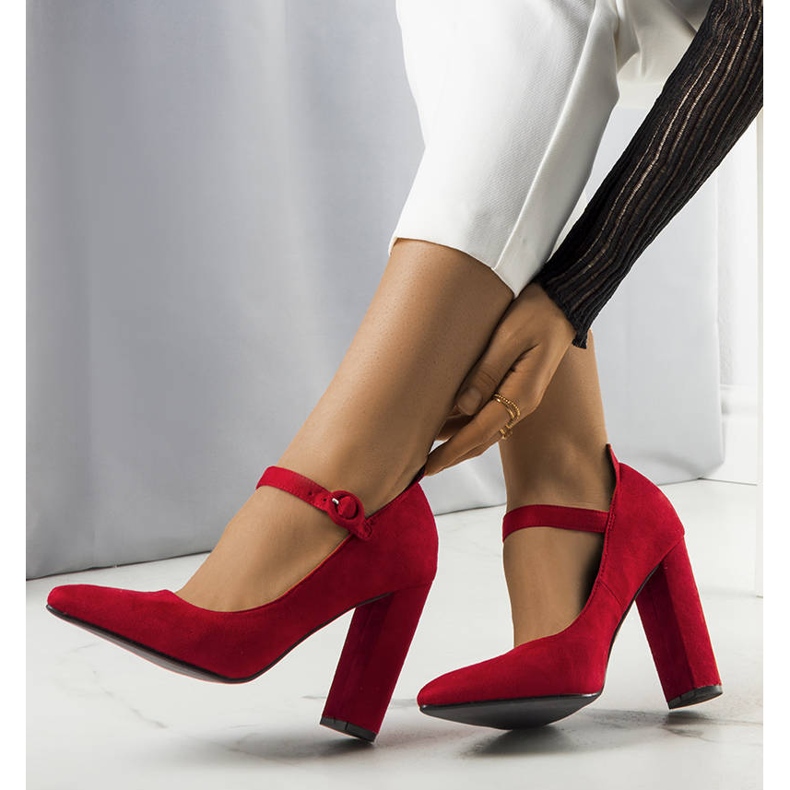 BM Punaiset pumput Kaiser-hihnalla punainen 1