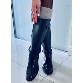 BM Halkaistut mustat kalossit 1