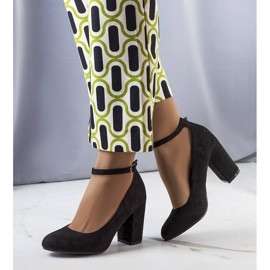 PA1 Norrien mustat pumput hihnalla 1