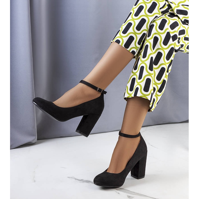 PA1 Norrien mustat pumput hihnalla 2