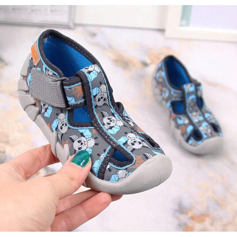 Tarranauhalliset lasten tossut, joissa lepakko Befado harmaa 2