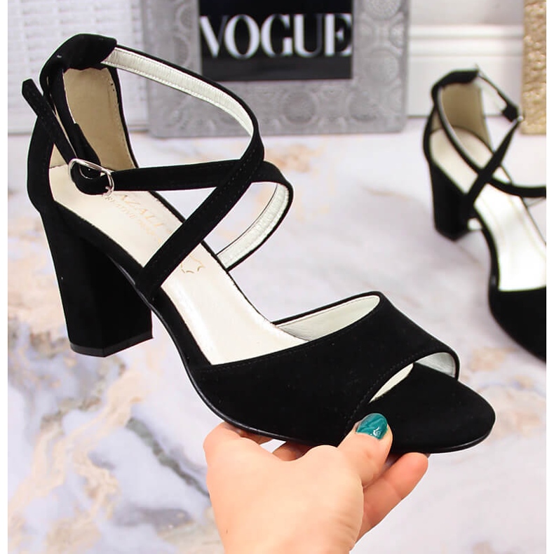 Naisten mustat mokkanahkasandaalit Azali 2941 1