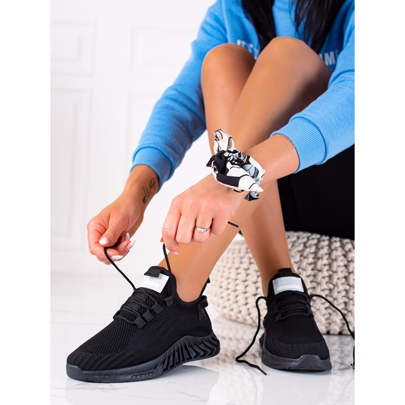 SHELOVET Mustat urheilukengät 1