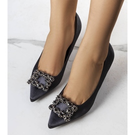 BM Lukisin mustat korkokengät 1