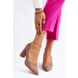 Mokkanahkapumput muodikkaissa beigeissä Estellia-korkokengissä 1