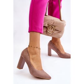 Mokkanahkapumput muodikkaissa beigeissä Estellia-korkokengissä 2