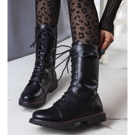 PA1 Mustat eristetyt Corbin saappaat 1