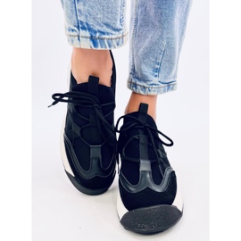 Ting mustat tennarit 2