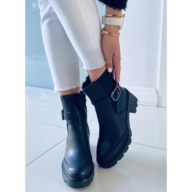 PA1 Carter Mustat leveäkorkoiset saappaat 1