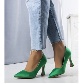 Otton vihreät pumput tiimalasikorolla 1