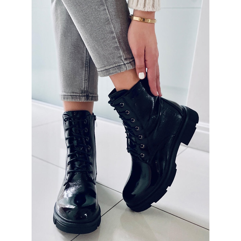 PA1 Neil Blackin lakatut nauhasaappaat musta 1