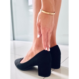 Louise Blackin matalakorkoiset pumput musta 1