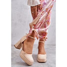 PS2 Mokkanahkapumput paksuilla korkokengillä ja alustan beigen halkaisijalla 1