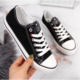 News Mustat tekstiiliset matalat tennarit UUTISET 2