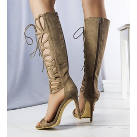 Julion vihreät sandaalit koristeellisella päällisellä 1