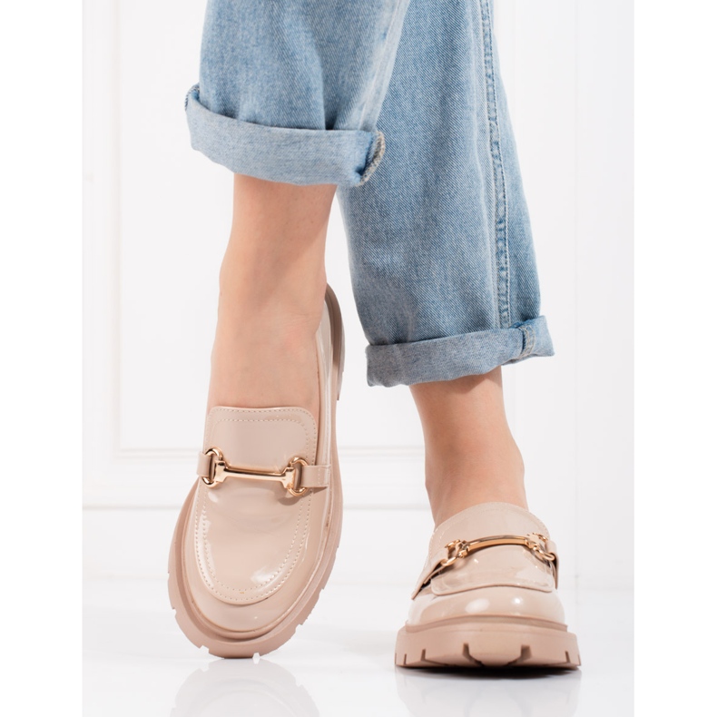 Shelovetin beige-lakatut kengät 1