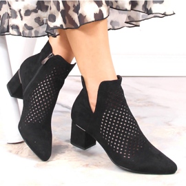 Naisten mustat harjakattoiset mokkanahkasaappaat Vinceza 10892 1