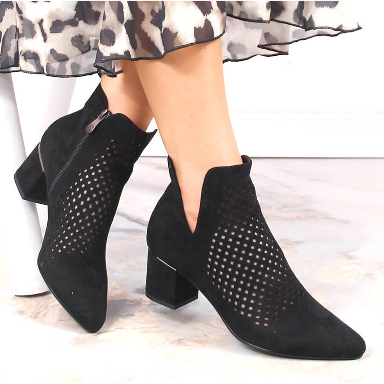 Naisten mustat harjakattoiset mokkanahkasaappaat Vinceza 10892 1