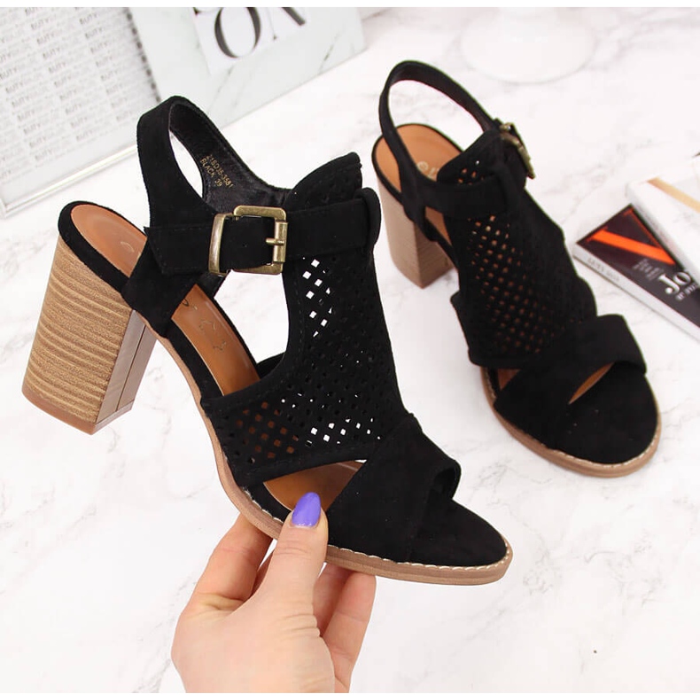 Naisten sandaalit, jotka on rakennettu mustaan ​​eVento-tolppaan 2