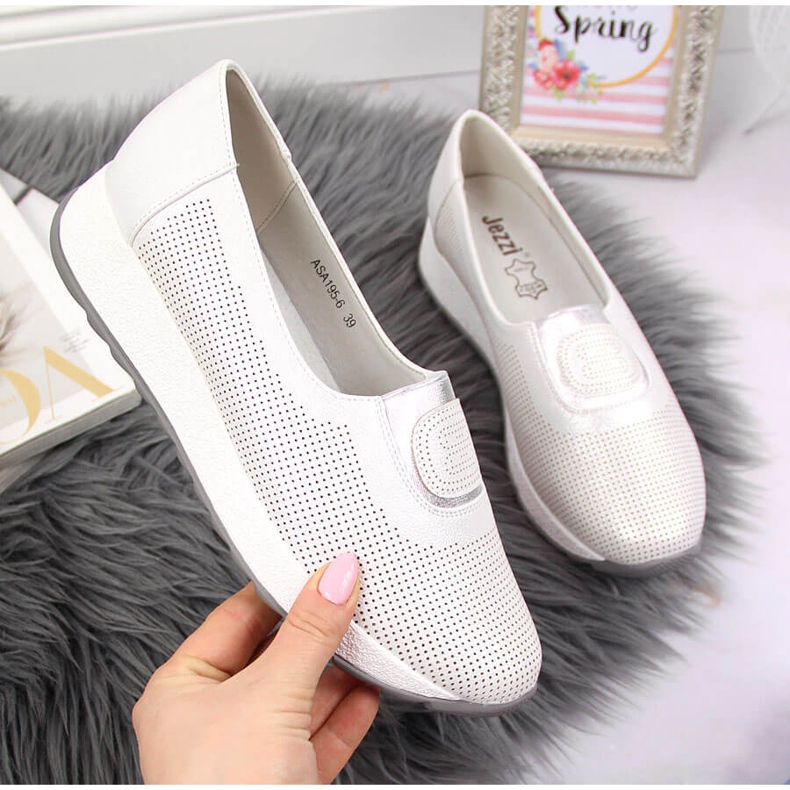 Jezzi hopeiset slip-on kengät, joissa kuminauha alustassa hopea 1