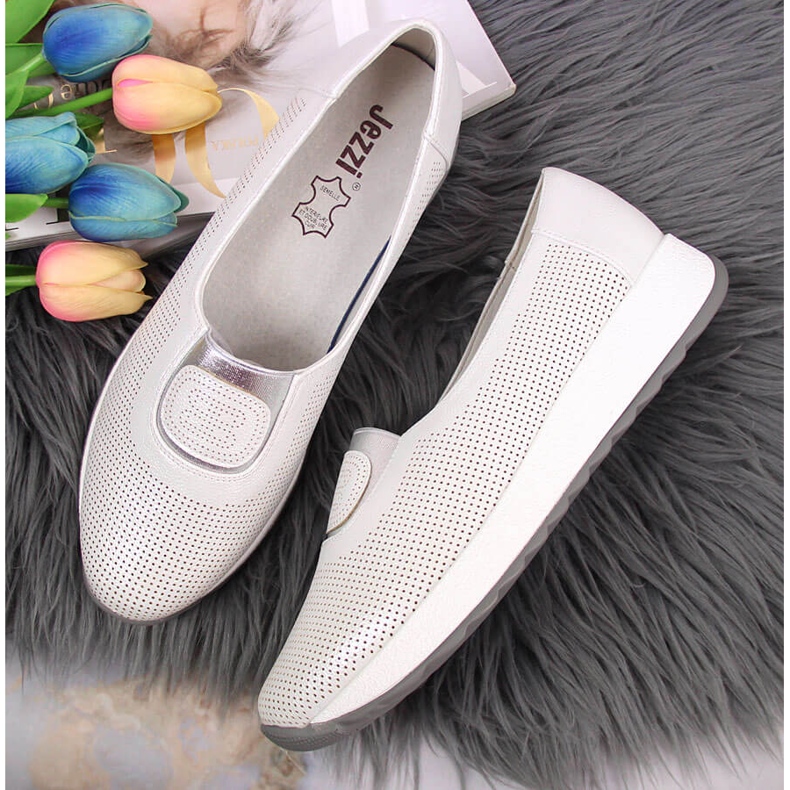 Jezzi hopeiset slip-on kengät, joissa kuminauha alustassa hopea 2