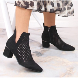 Naisten mustat harjakattoiset mokkanahkasaappaat Vinceza 10892 2