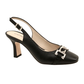 Naisten nahkaiset sandaalit, joissa on sisustus Caprice 9-29626-20 022 Musta Nappa 1