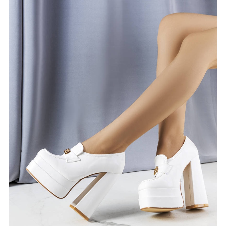 Janien valkoiset pumput paksussa lohkossa valkoinen 1