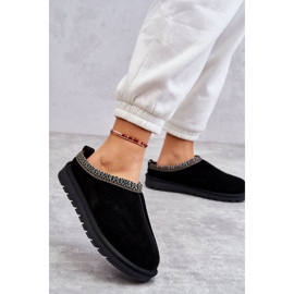 Naisten mokkanahkaiset tossut turkista ja kirjontamusta 3