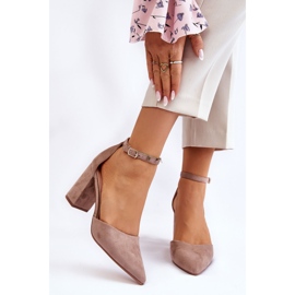 Tumman beigen väriset Lexie mokkanahkaiset kantapääpumput 1